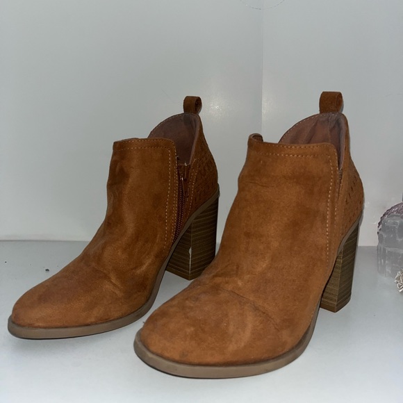 Madden Girl Camel Booties SIZE 6 (worn a handful of times, not my style anymore) - Picture 2 of 4